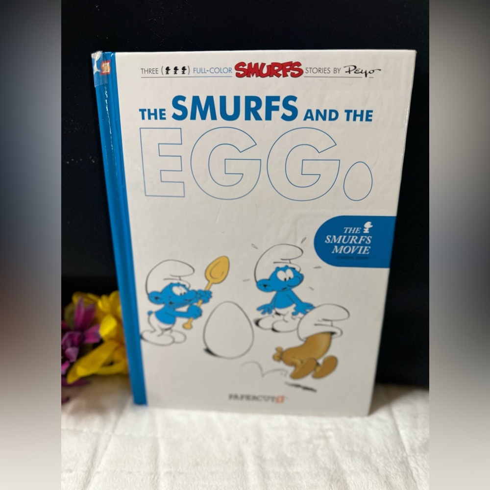The Smurfs Graphic Novels Series #5 : The Smurfs and the Egg by Peyo